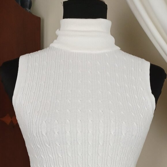 Fall '07 GAP Pristine White Cable Knit Sleeveless Turtleneck - Picture 1 of 9